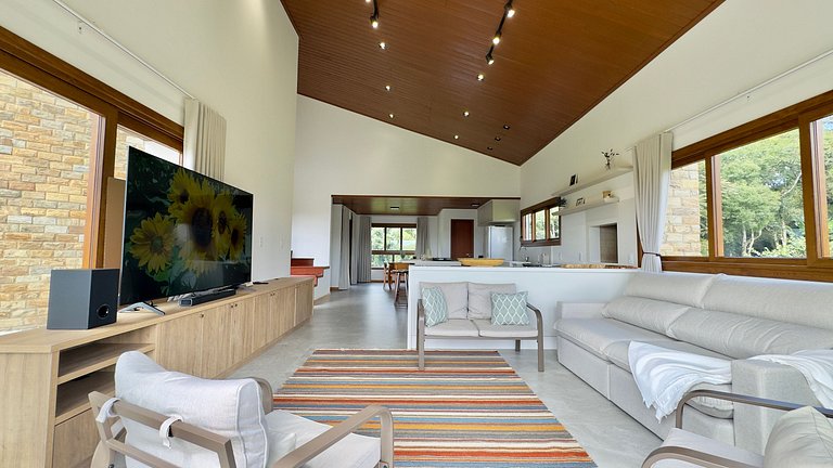 Casa Aconchegante com 4 suítes em Rancho Queimado