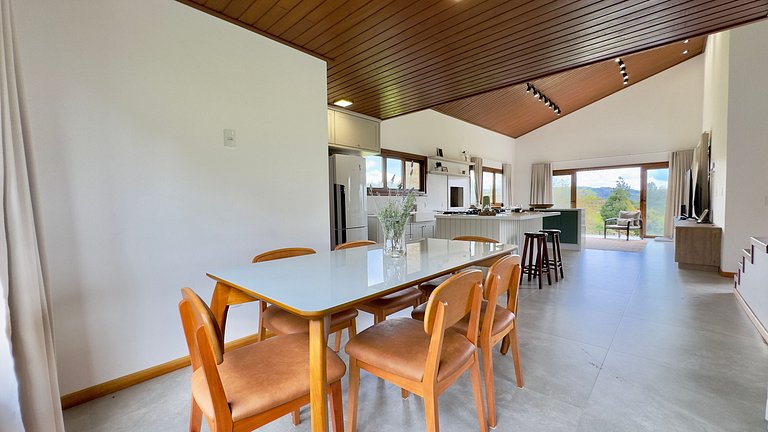 Casa Aconchegante com 4 suítes em Rancho Queimado